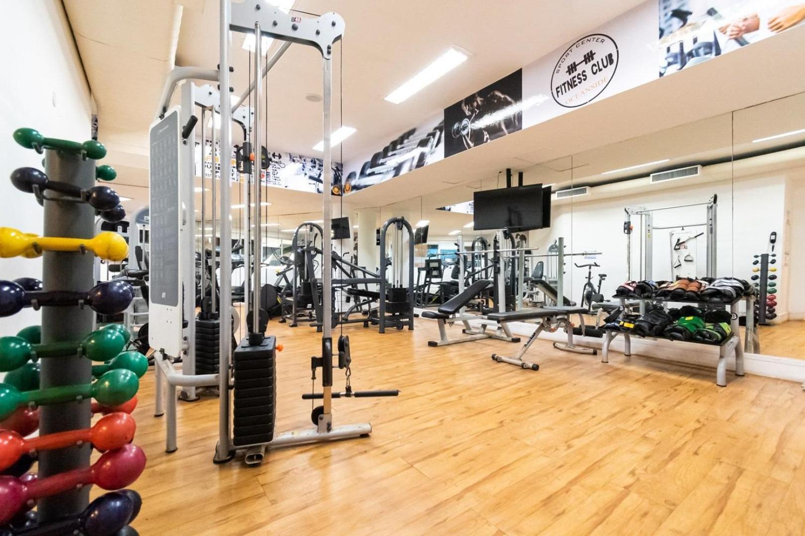 Apartamento Omar Do Rio - Gmo 1153/207: Excelente 2qtos C/ Varanda, Vista E Piscina, Garagem, Sauna, Academia, Espaço Office, Sala De Cinema, A 02 Minutos Da De Camboinhas + Internet 240mbps