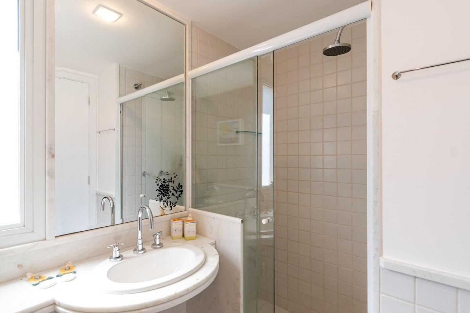 Apartamento Omar Do Rio - Gmo 1153/207: Excelente 2qtos C/ Varanda, Vista E Piscina, Garagem, Sauna, Academia, Espaço Office, Sala De Cinema, A 02 Minutos Da De Camboinhas + Internet 240mbps Niterói