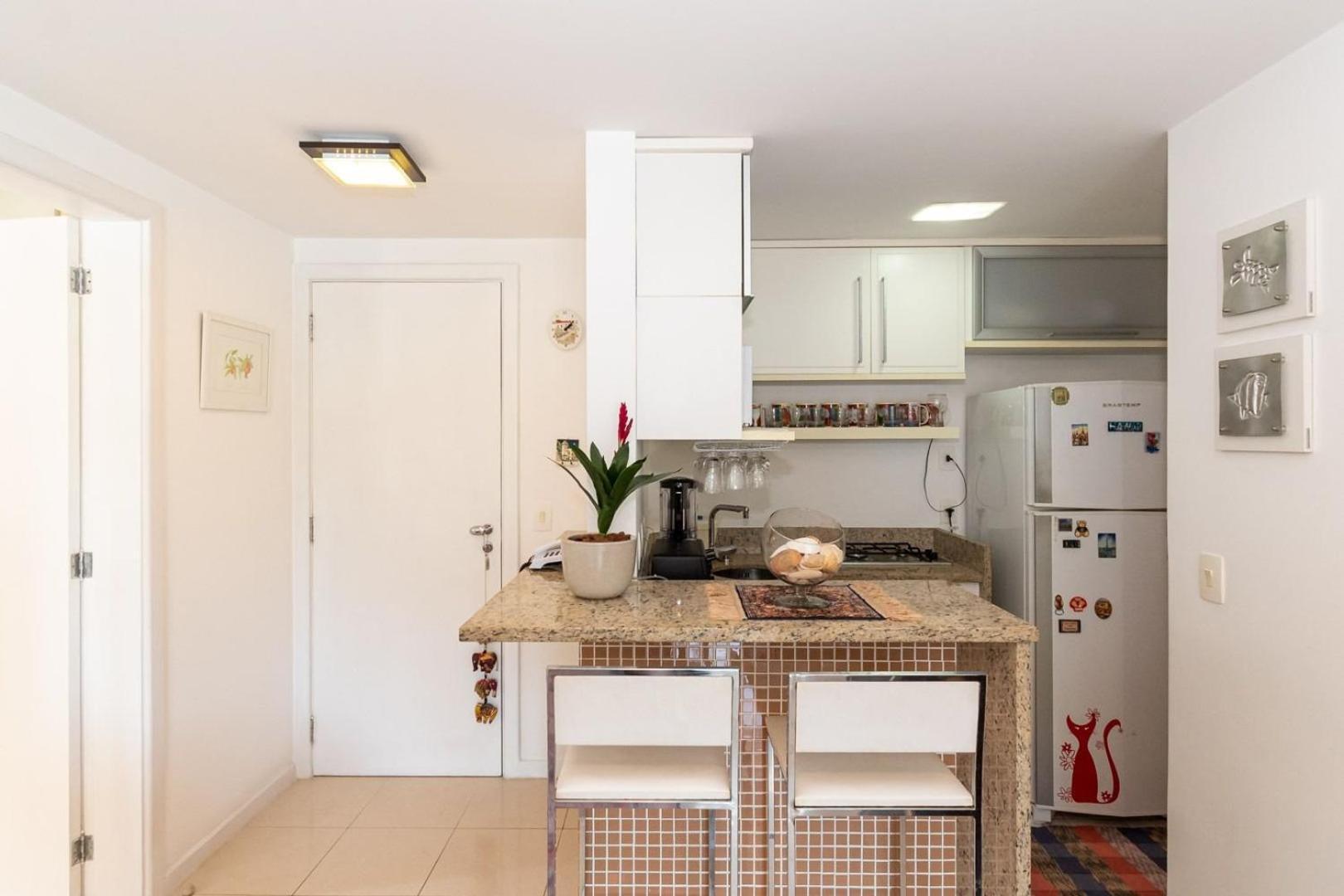 Omar Do Rio - Gmo 1153/207: Excelente 2qtos C/ Varanda, Vista E Piscina, Garagem, Sauna, Academia, Espaço Office, Sala De Cinema, A 02 Minutos Da De Camboinhas + Internet 240mbps Niterói
